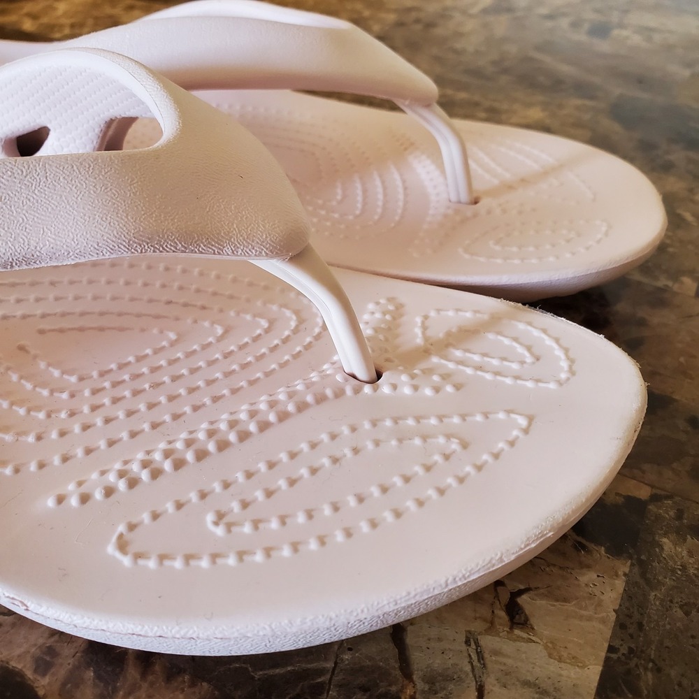 Crocs sz 9 womens pale pink flip flops thong sandals summer beach casual comfort - Picture 4 of 13